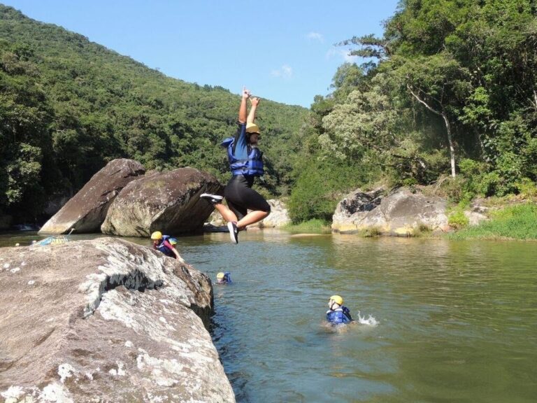 cachoeiras e natureza exuberante em santo amaro