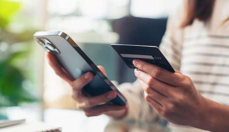 Cartão virtual: é possível parcelar compras com ele