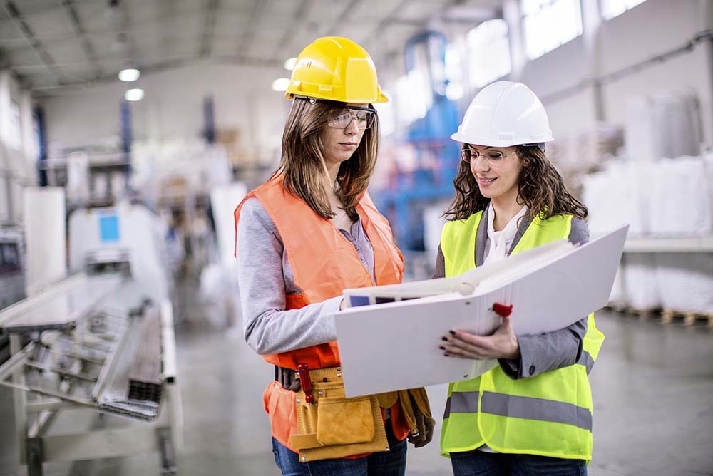 engenheiro de seguranca em ambiente industrial