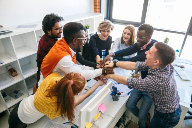 equipe colaborativa em um ambiente de trabalho