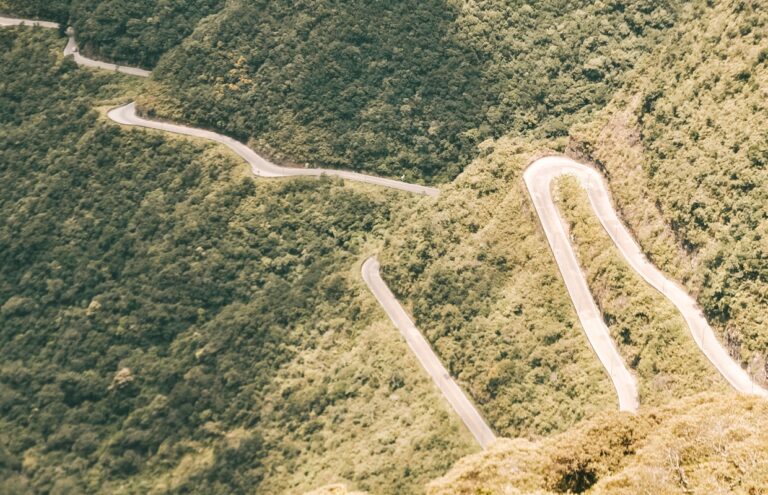 estrada sinuosa entre recife e vitoria