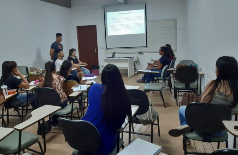 estudantes em sala de aula sobre rh