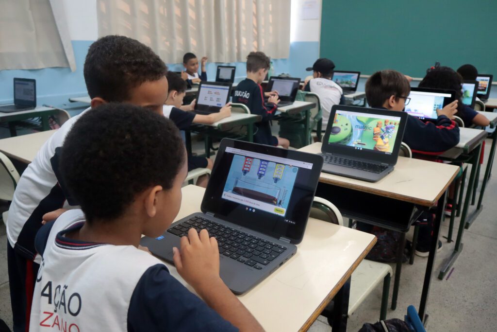 Como Funciona o Ensino Médio a Distância no RJ e Quais as Vantagens