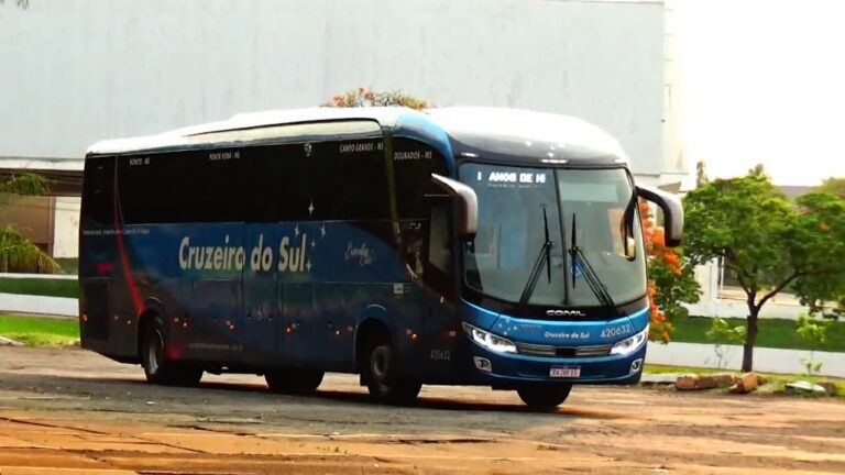 onibus da viacao cruzeiro do sul em movimento