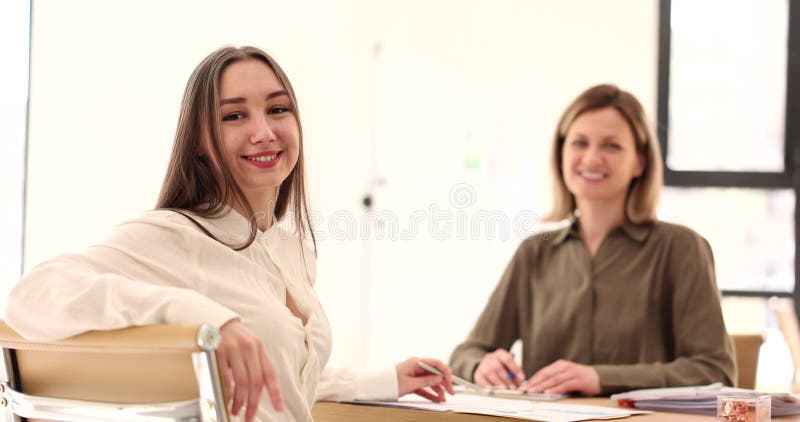 Como Responder à Pergunta “Me Fale Sobre Você” em Entrevistas