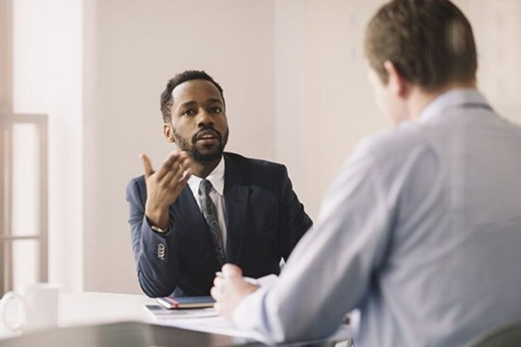 O Que Devo Falar Sobre Mim Durante Uma Entrevista de Emprego