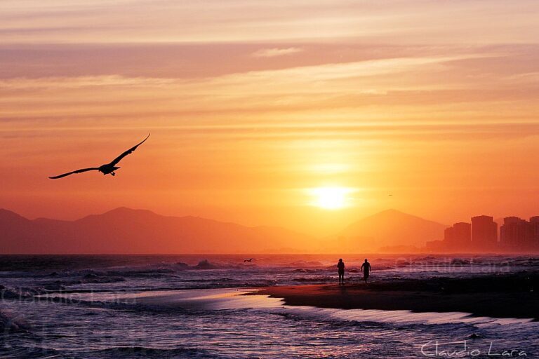 praia da barra da tijuca ao amanhecer