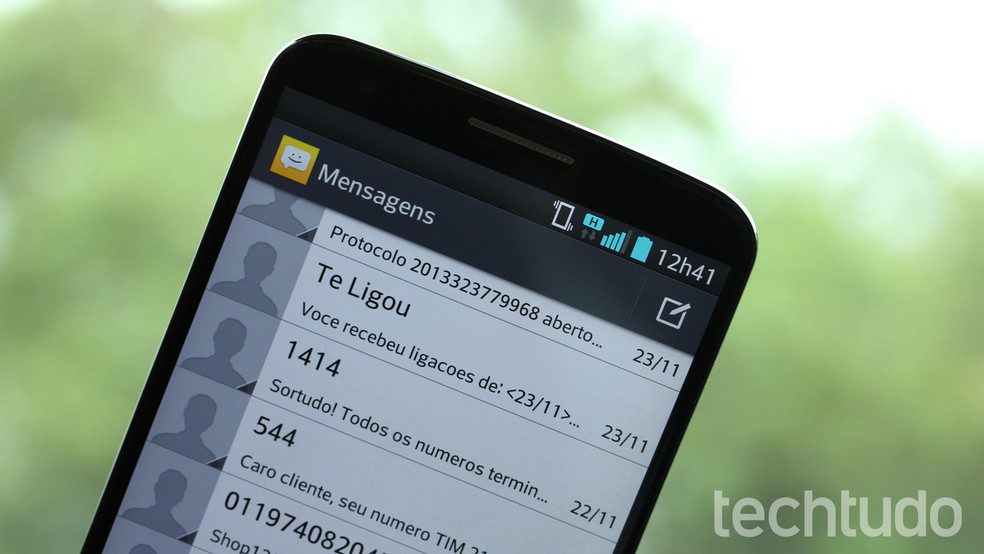 smartphone recebendo mensagem sms