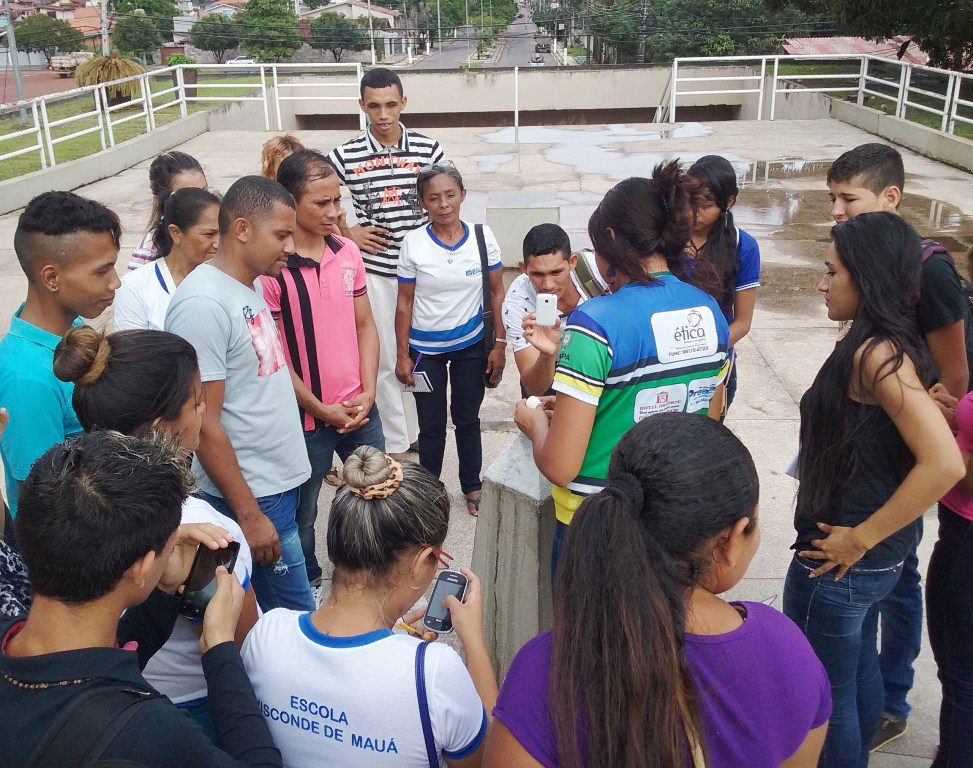 turma de alunos em aula pratica no senai