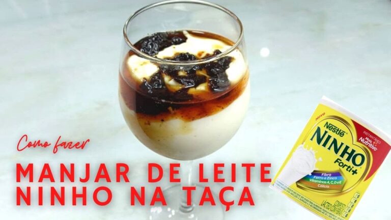 um delicioso manjar branco em uma taca