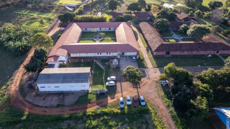 vista aerea de campus transformado em sitio