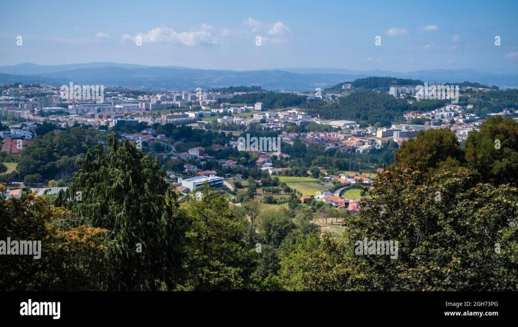 Onde fica a Rua Bom Jesus do Monte e quais são suas atrações